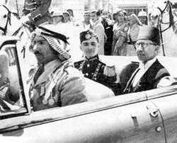 250px توفيق أبو الهدى مع الملك حسين - وكالة عكاظ الاخبارية