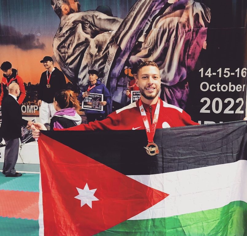  منتخب جامعة عمان الأهلية يتوج بذهبية بطولة تركيا المفتوحة للكراتيه - وكالة عكاظ الاخبارية