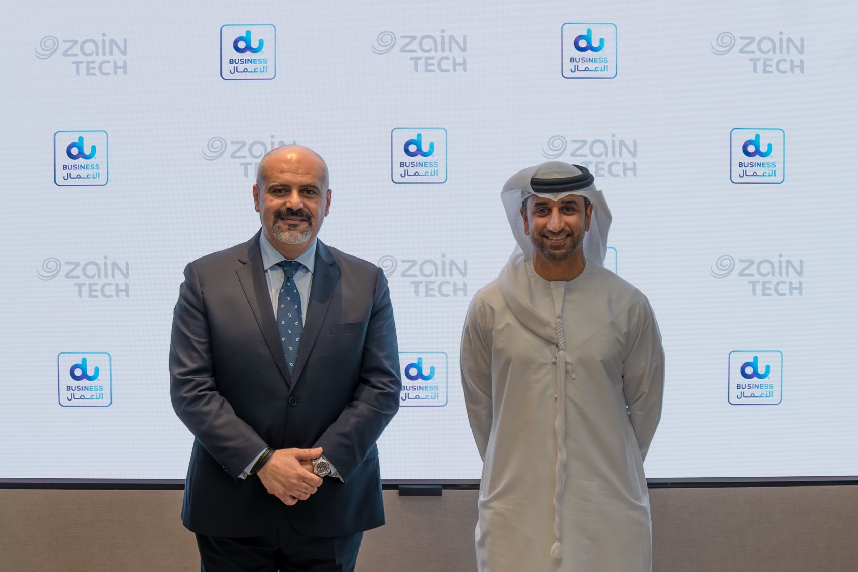  اليمين الرئيس التنفيذي لشركة الإمارات للاتصالات المتكاملة فهد الحساوي والرئيس التنفيذي لشركة زين تك أندرو حنا - وكالة عكاظ الاخبارية