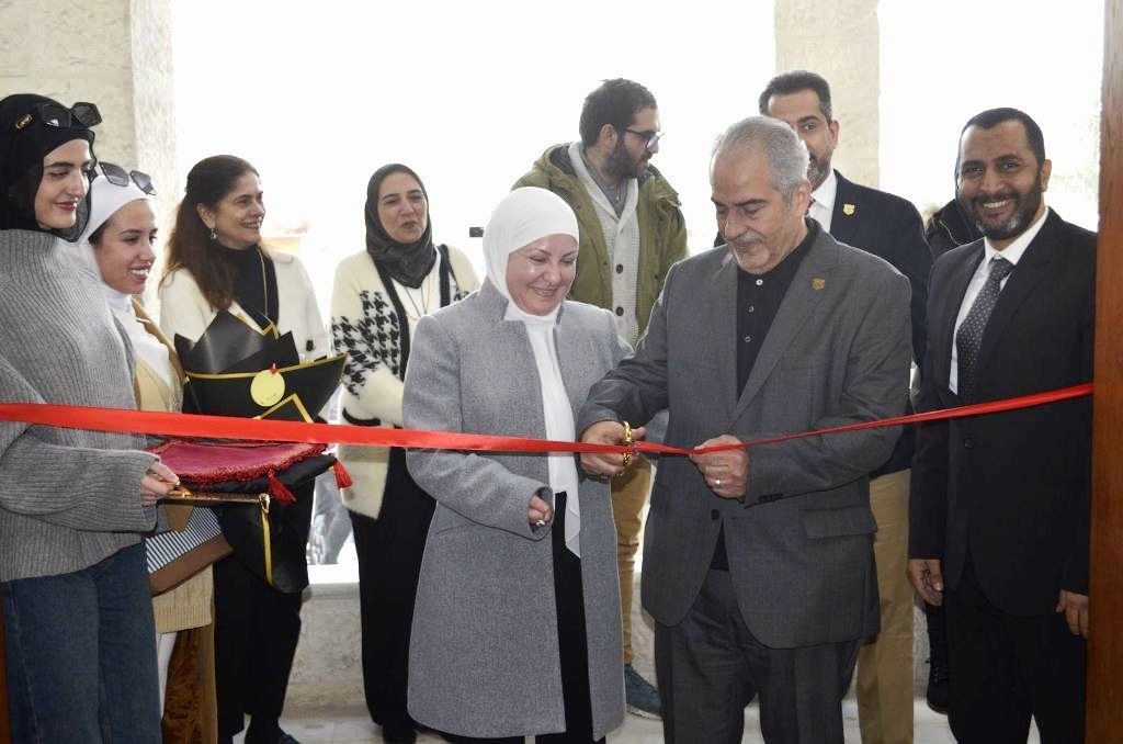  جامعة عمان الأهلية يفتتح معرض الفنان د.عمران حسن - وكالة عكاظ الاخبارية
