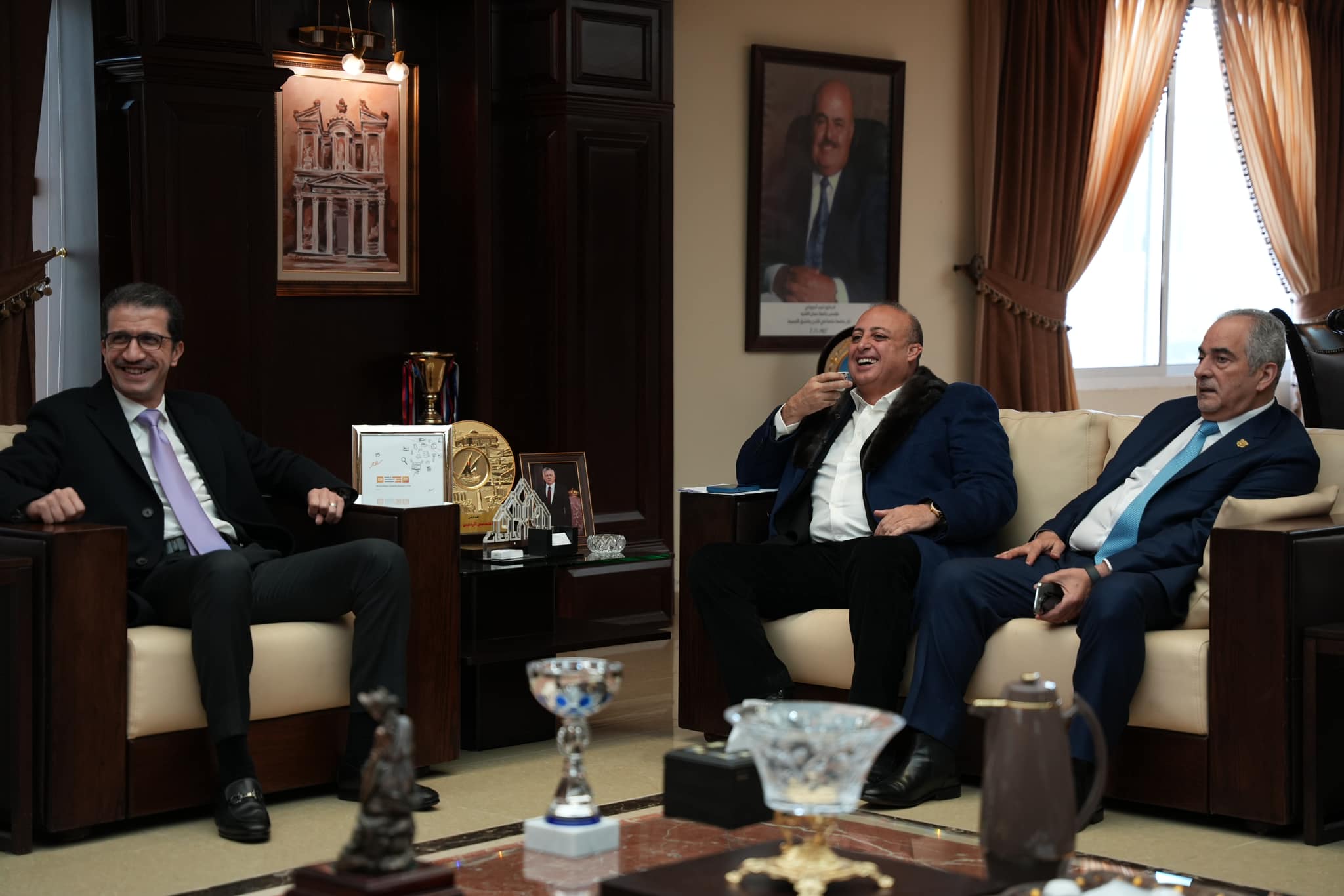  الأهلية تبحث خطة التعاون المشترك مع شركة أمنية3 - وكالة عكاظ الاخبارية