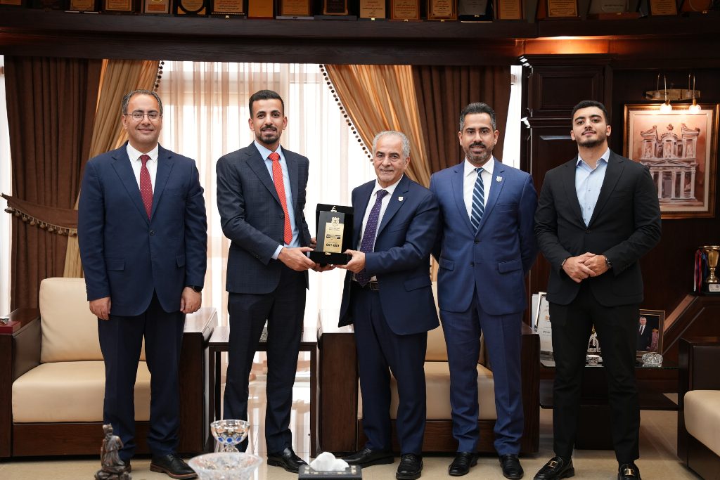  تستقبل خريجها محمد أمين زعترة الحاصل على وسام الملك عبدالله الثاني ابن الحسين للتميز - وكالة عكاظ الاخبارية