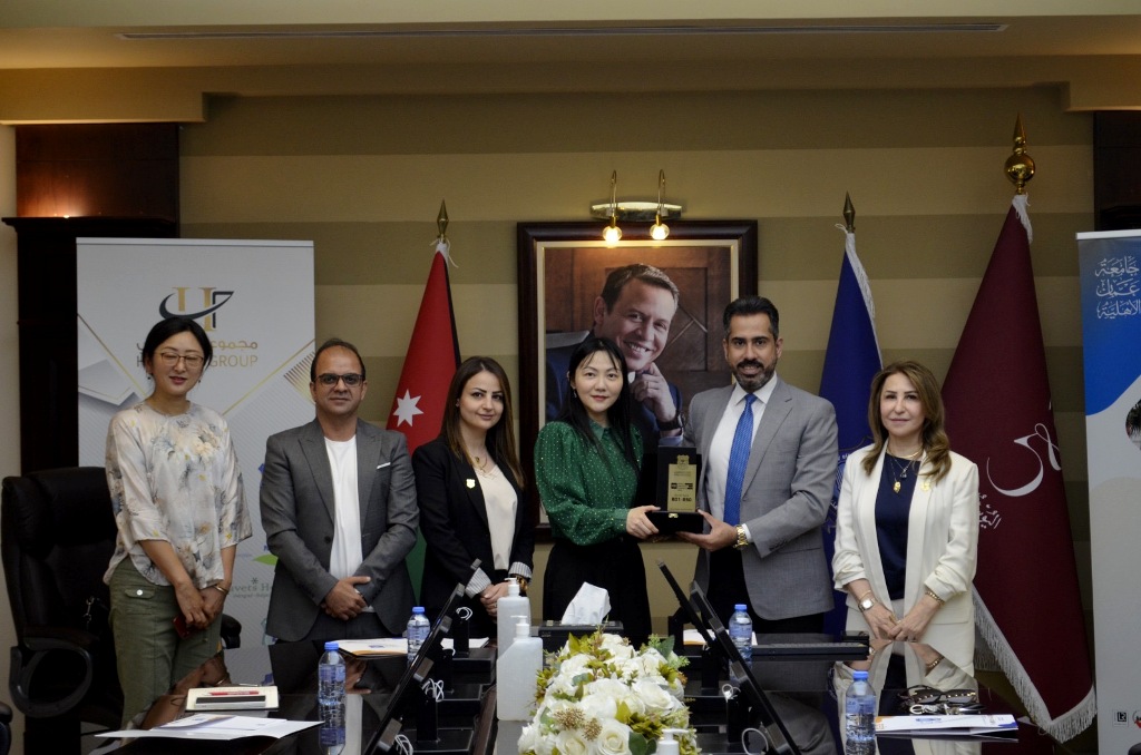  الأهلية تستقبل المُستشارة الثقافية للسفارة الصينية - وكالة عكاظ الاخبارية