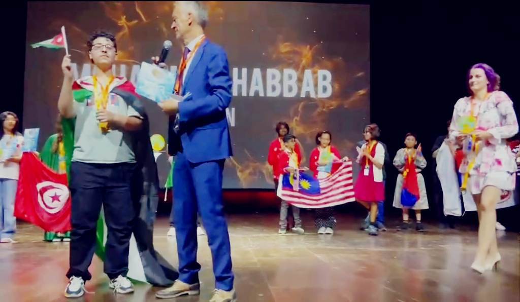  طالب مدارس الجامعة محمد حباب بالمركز الثالث عالميا بمسابقة هيبو للغة الإنجليزية  - وكالة عكاظ الاخبارية