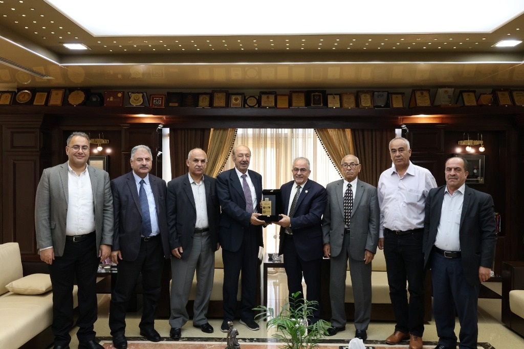  الأهلية تستقبل وفد تجمع البلقاء للمتقاعدين العسكريين - وكالة عكاظ الاخبارية