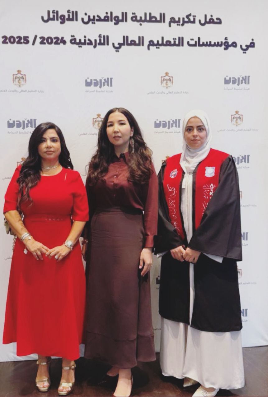  الأهلية تحصد تكريمًا لطالبتين وافدتين في حفل الأوائل بوزارة التعليم العالي - وكالة عكاظ الاخبارية