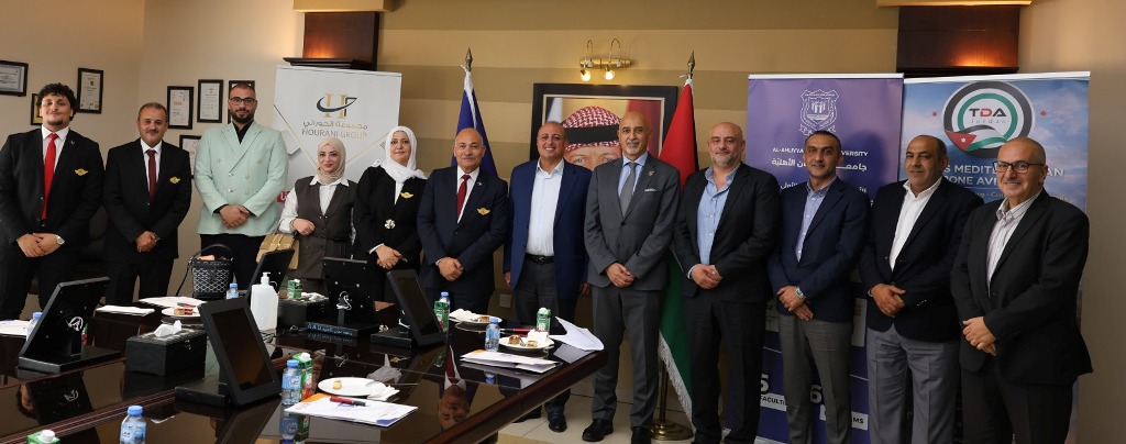  الأهلية توقّع مذكرة تفاهم مع TDA Jordan لتطوير برامج أكاديمية وتدريبية متخصصة في الطائرات المسيّرة2 - وكالة عكاظ الاخبارية
