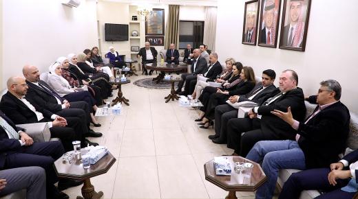 رئيس أمناء “الشرق الأوسط” يقيم مأدبة إفطار لأسرة الجامعة