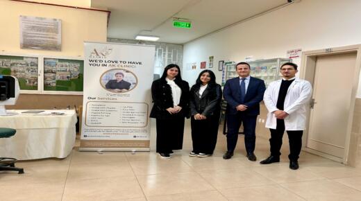 كلية الصيدلة في جامعة الزيتونة الأردنية تنظم بوثًا توعويًا صحيًا بالتعاون مع AK Clinic
