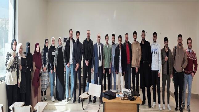 كلية التمريض في جامعة الزيتونة تنظّم محاضرة علمية حول أدوات الذكاء الاصطناعي في التمريض
