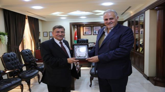 زيارة وفد من بنك القاهرة عمان لجامعة الزيتونة الأردنية – صور