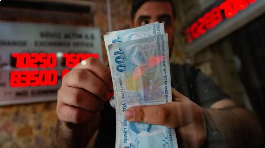 الليرة التركية تسجل مستوى تاريخيا منخفضا مقابل الدولار