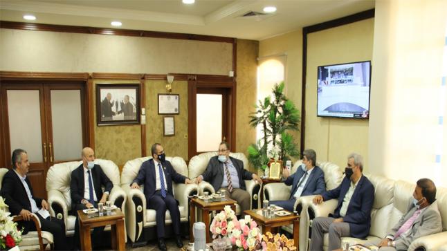 القائم بأعمال رئيس جامعة الزرقاء يستقبل المستشار الثقافي العراقي 