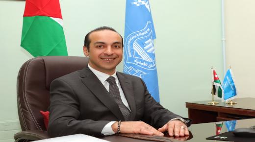 البروفيسور الدبعي ينشر مقالاً علمياً عن تقنية الميتافيرس