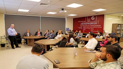 بحث التعاون بين جامعتيّ غرب أتيكا اليونانية والشرق الأوسط