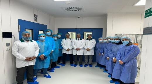 طلبة كلية الصيدلة في جامعة الزيتونة يبدأون برنامجهم التدريبي في مصنع الشركة الدولية للدواء