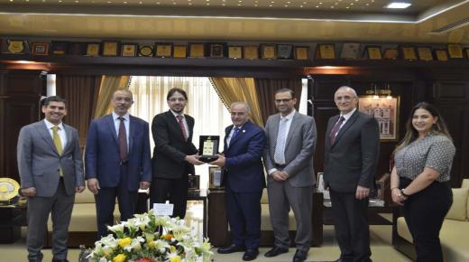 رئيس جامعة عمان الأهلية يستقبل وفدا من معهد(IEEE) في الأردن