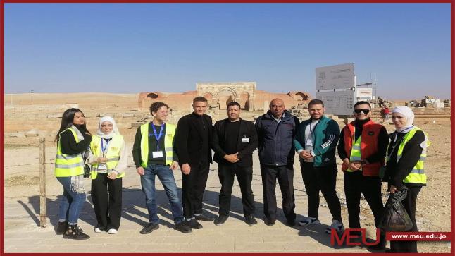 طلبة “الشرق الأوسط” يترجمون قيم الجامعة في احترام مقدرات المجتمع… وينفذون زيارات علمية لأماكن أثرية