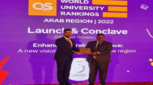 كيو أس تكرّم الدكتور أنس السعود مساعد رئيس عمان الأهلية للشؤون الخارجية 