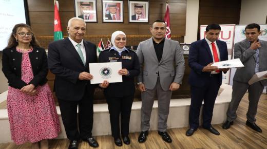 “المرأة هي من يُشكّل المجتمع”… اختتام ورشة تدريبية في “الشرق الأوسط” بالتعاون مع الأمن العام