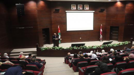 جامعة الشرق الأوسط تبحث تقنيات التطوير التصنيعي لعلم الصناعة التجميلية