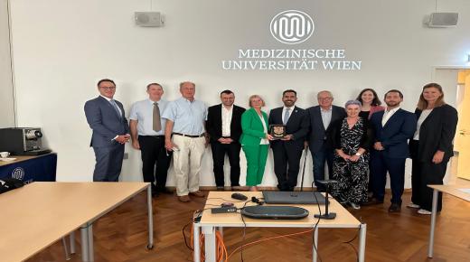   تعزيز التعاون الأكاديمي والبحثي المشترك بين جامعتي عمان الأهلية وفيينا الطبية