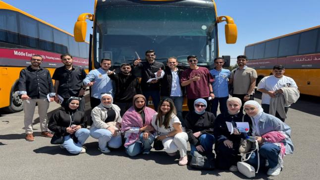 طلبة عرب من “الشرق الأوسط” في متحف الأردن