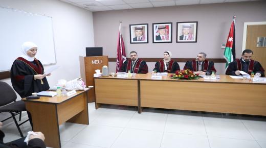 مناقشة رسالة ماجستير في “الشرق الأوسط” بعنوان: استخدام مواقع التواصل الاجتماعي وعلاقتها بعادات العقل لدى طلبة المرحلة الأساسية بمحافظة عمان بالأردن