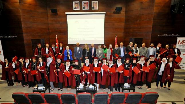 حفل تخريج ثلاثة برامج دبلوم تدريبية في “الشرق الأوسط”