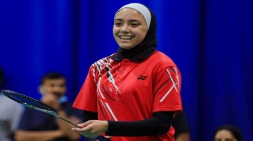 الطالبة حاصدة الذهبيات في مدارس النظم الحديثة