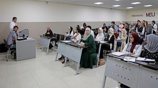 طلبة “الشرق الأوسط” يتمرنون على الكتابة الرسمية للخطابات وفنونها