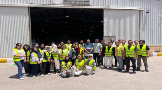 عمّان الأهليّة تنفذ حملة تطوعية لدعم بنك الملابس الخيري