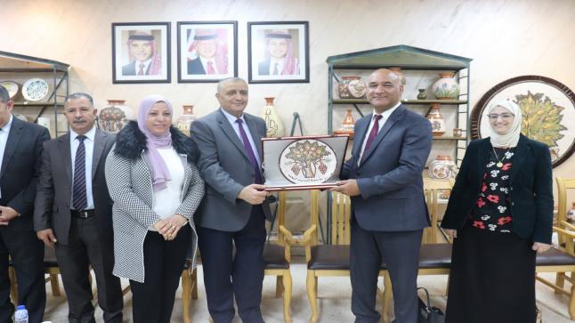 “الشرق الأوسط” و”التدريب المهني” تُخرِّجان الدفعة الأولى من متدربي الصيدلة