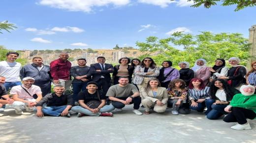 طلبة “إعلام الشرق الأوسط” يزورون معرضًا لمجلة حبر