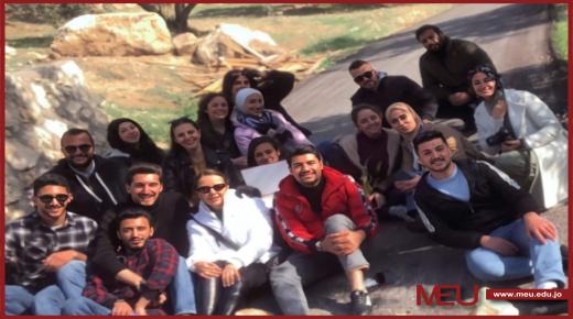 “إعلام الشرق الأوسط” تمنح تعليم الصحافة الإنسانية أولوية… وتزور دارًا للمسنين