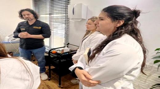  زيارة ميدانية لطلاب تخصص علم التجميل “عمان الأهلية ” في مراكز تدريبهم