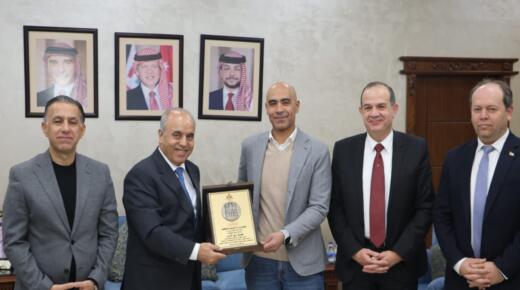 شركة زين تتبرع بـ3 ملايين دينار لإنشاء شبكة “واي فاي” في 1500 مدرسة حكومية