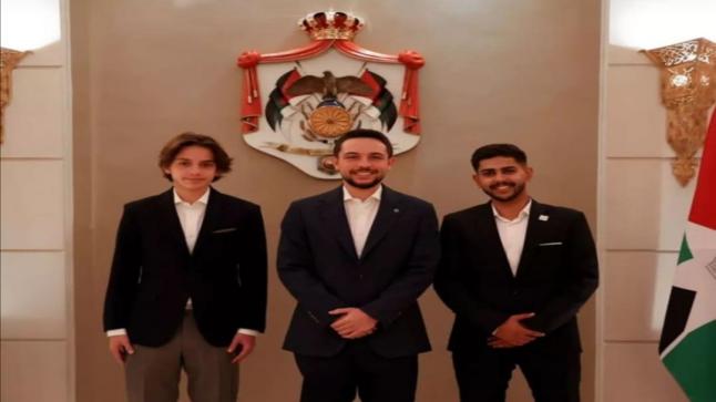 ثلاثة طلبةٍ من “الشرق الأوسط” في حضرة سمو ولي العهد  على مائدة الإفطارٍ