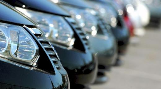 على جسر الملك حسين.. سيارات سياحية غير مرخصة تعرض المسافرين لمواقف محرجة ؟!