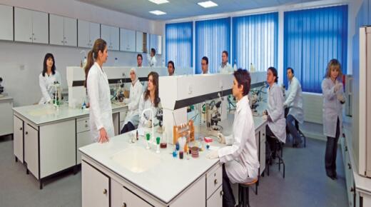 ميزات تنافسية لخريجي صيدلة عمان الاهلية ما بعد 2024 في ظل الأعتماد الأمريكي ACPE