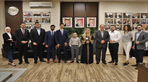 مناقشة مشاريع تخرج دولية لطلبة “الشرق الأوسط”