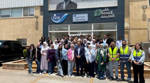 طلبة كلية الأعمال في جامعة فيلادلفيا يطلعون على التجارب الواقعية لشركة فاين الصحية القابضة