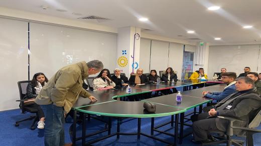 طلبة “الآداب والعلوم التربوية” يستمعون إلى تجارب ريادية في مجمع الحسين للأعمال