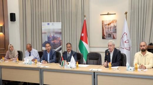 أ.د. الخوالدة باجتماع “الاثار العامة”: التعاون بين القطاعين الأكاديمي والصناعي، يعزز التراث الثقافي ويروّج للأردن سياحيا وخاصة البترا