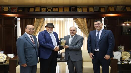 .عرفات الديسي يحاضر في عمان الأهلية