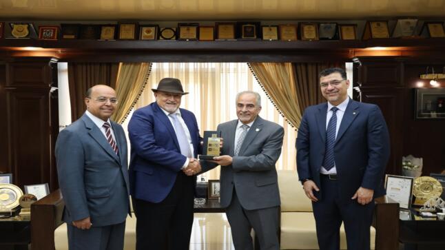 .عرفات الديسي يحاضر في عمان الأهلية