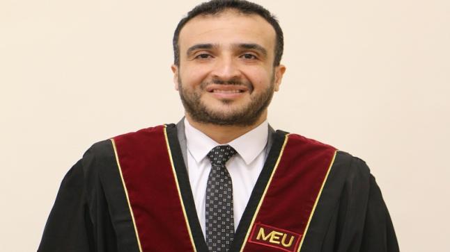 ترقية الدكتور فؤاد أبو شاهين إلى رتبة أستاذ مشارك في “الشرق الأوسط”