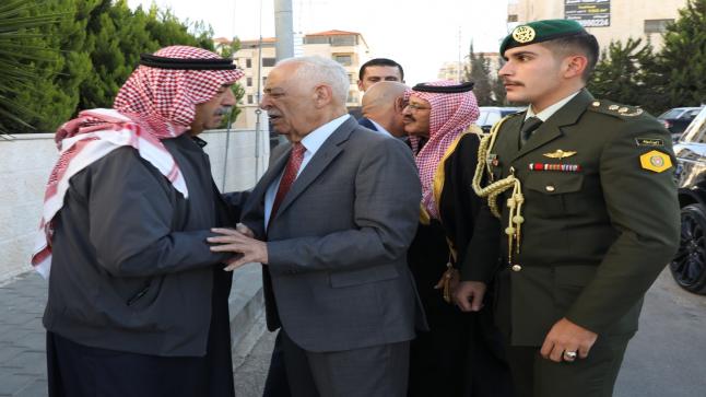 مندوبا عن جلالة الملك عبدالله الثاني العيسوي يعزي آل خطاب