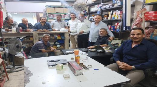 د. ايمن ابو هنية من حزب عزم يزور العمال واصحاب المهن في حرفيين الزرقاء