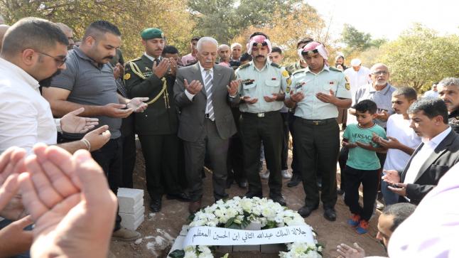 مندوبا عن جلالة الملك العيسوي يعزي قبيلة بني حسن بوفات المغفور له معالي صالح القلاب